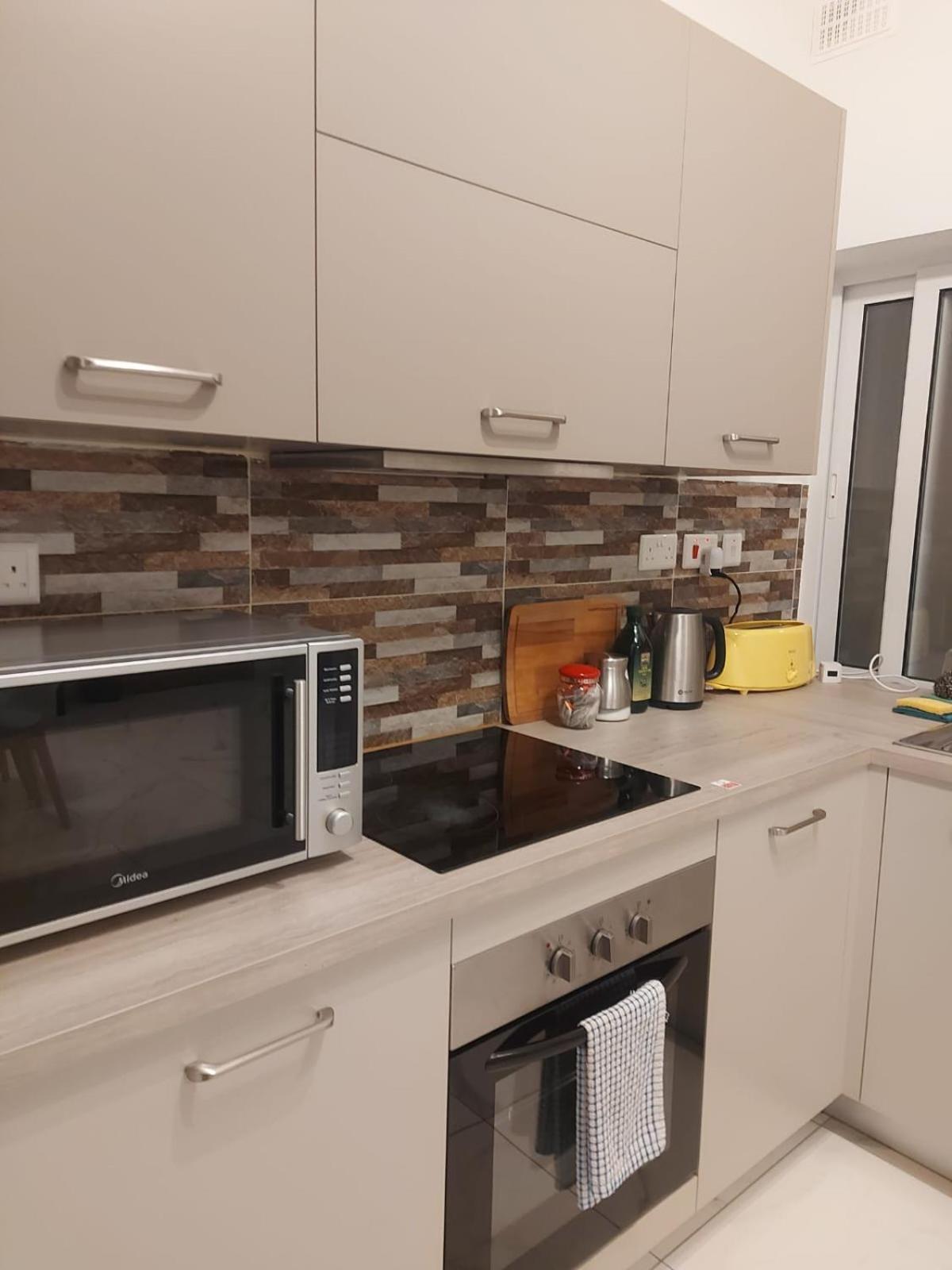 Central Apartment In Swieqi Is-Swieqi Ngoại thất bức ảnh