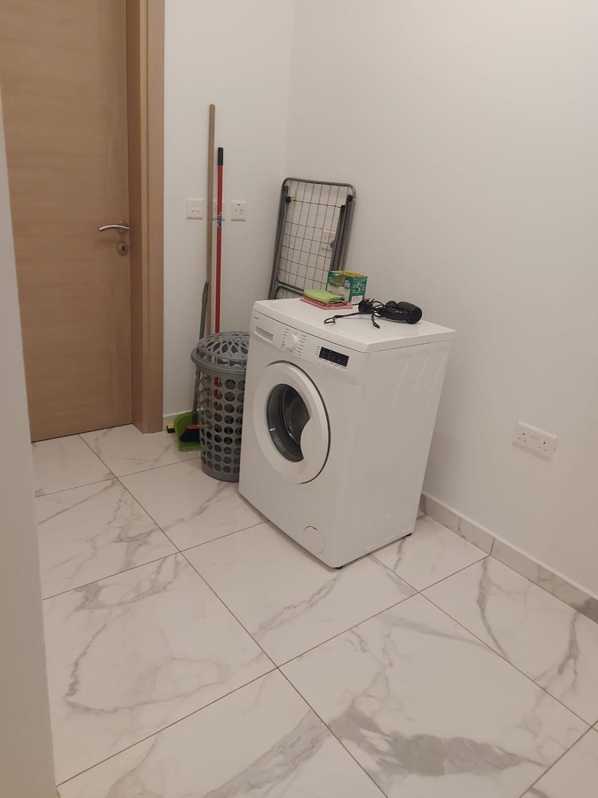 Central Apartment In Swieqi Is-Swieqi Ngoại thất bức ảnh